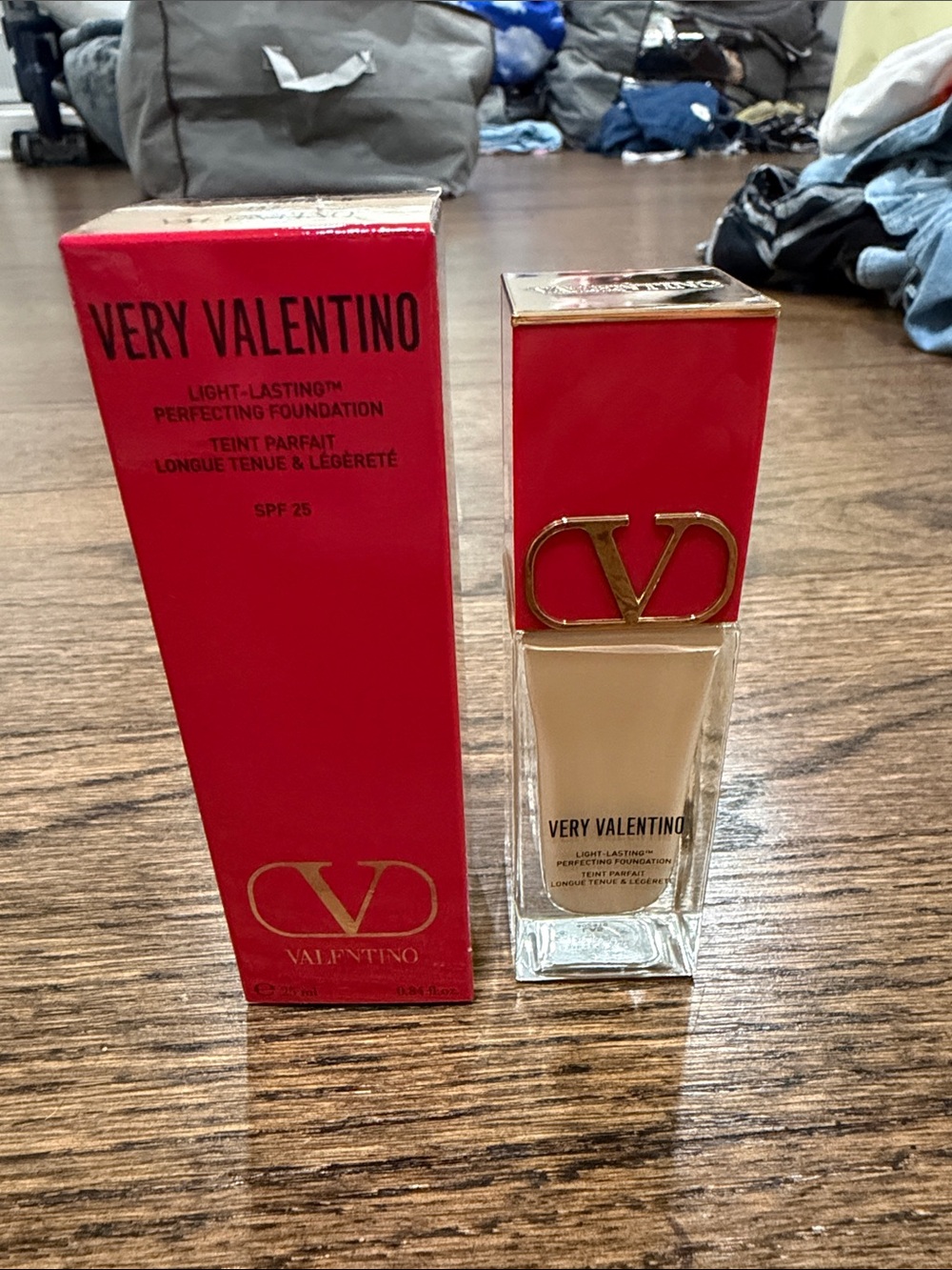 Very Valentino Light-Lasting Perfecting Foundation in Light Ambra 5